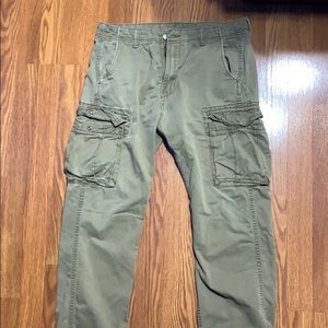 Men’s Levi’s brown cargo pants